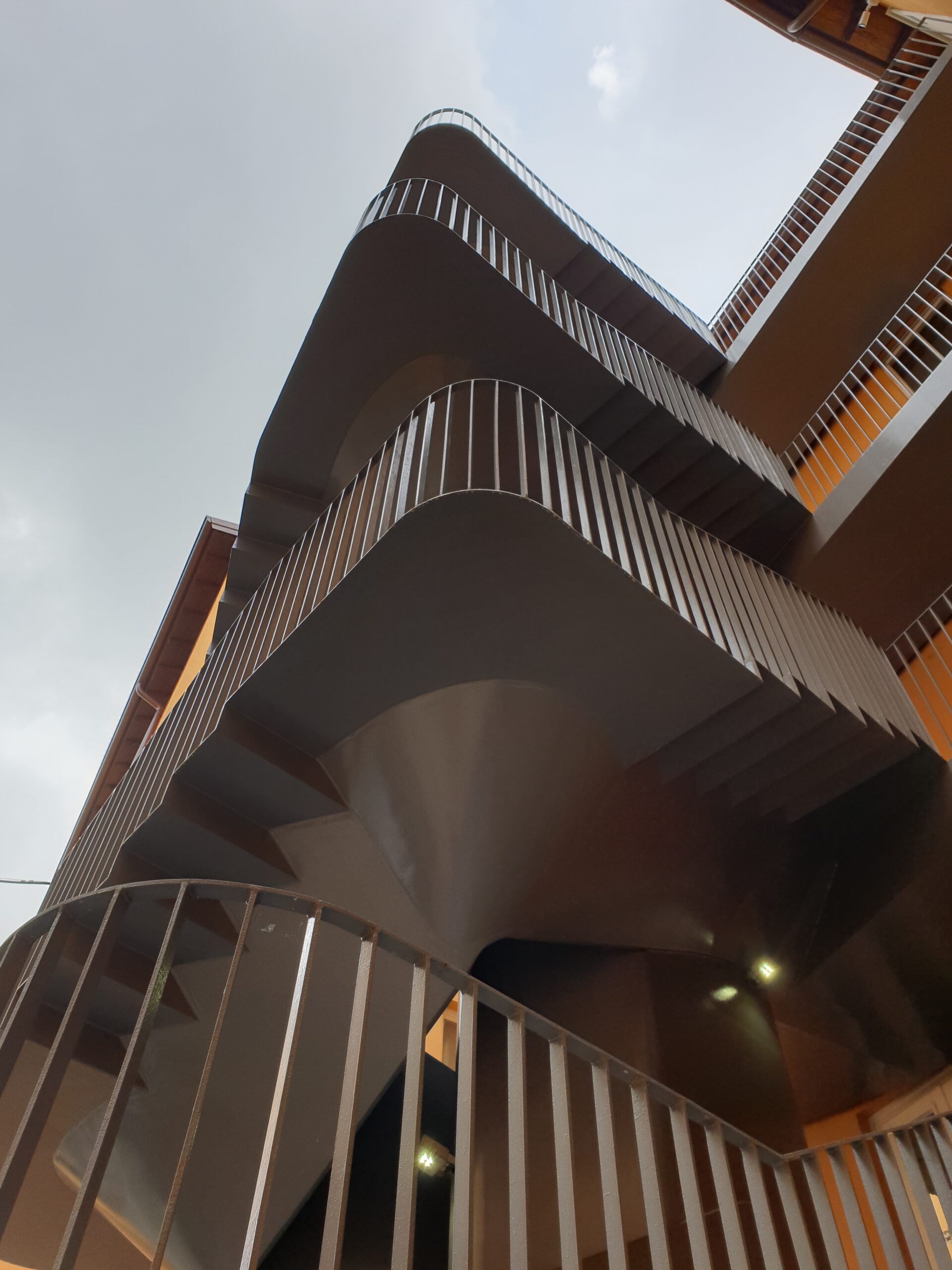 Grand Hotel Universo &mdash; vista della scala metallica a spirale